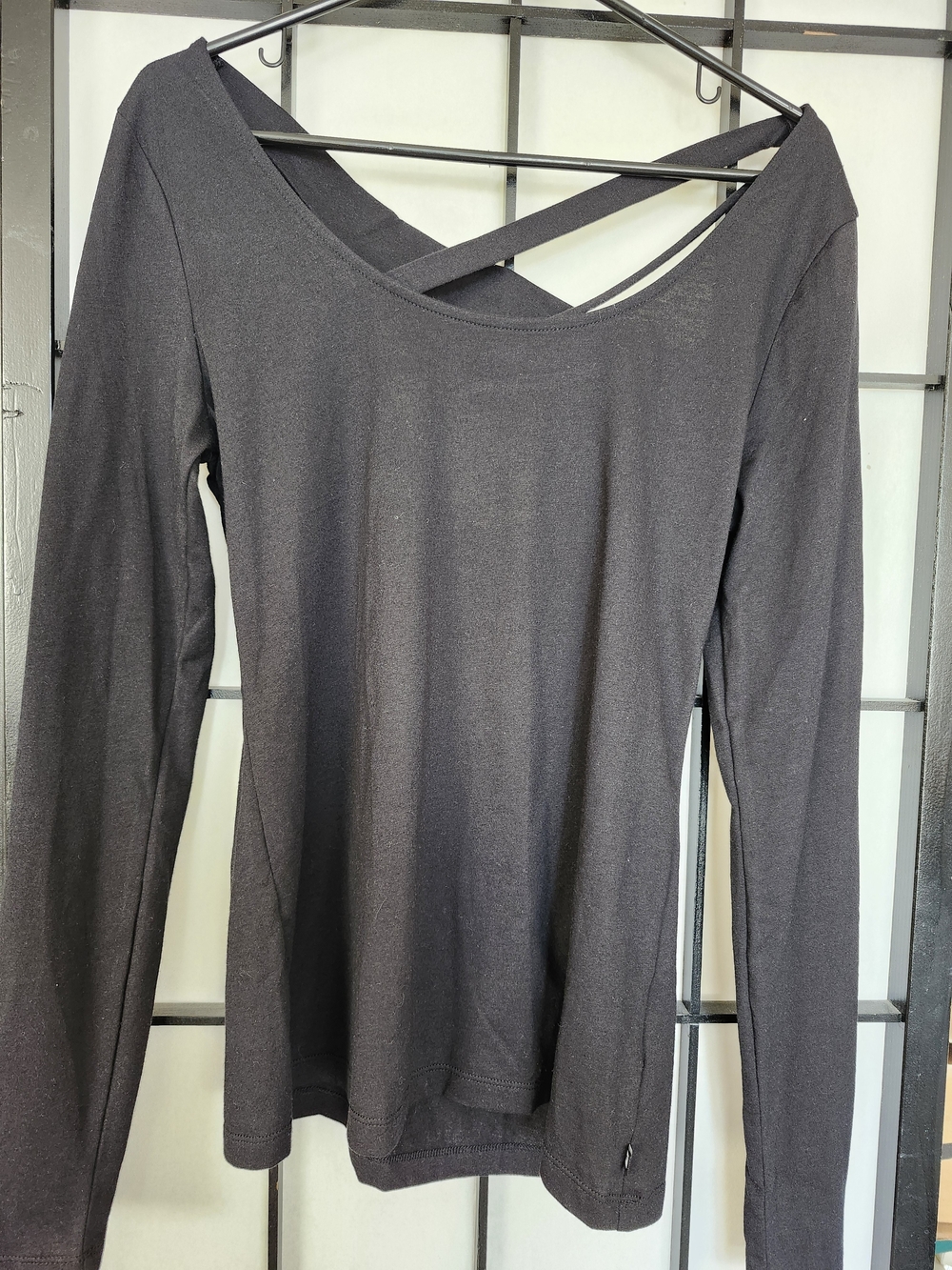FABLETICS Women’s Long-Sleeve Black Cross-Back Top